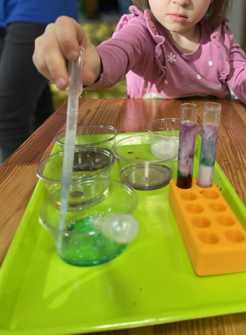 Doświadczenie chemiczne prowadzone na zajęciach