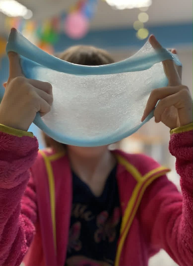Efekt reakcji chemicznej pokazywany dzieciom